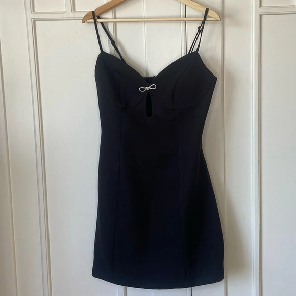 The Black V Neck Cutout  Sleeveless Mini Dress size med LBD sexy rhinestone bow - Picture 13 of 16